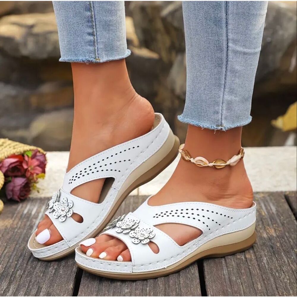 Ecetana White Floral Summer Sandals NEW Sz 36 5.5 W